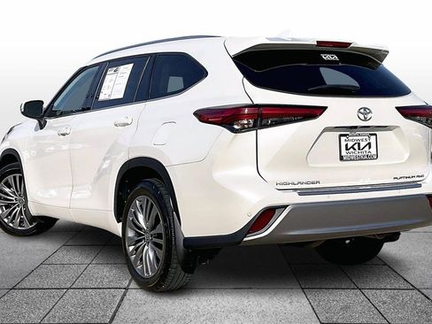 Used 2021 Toyota Highlander Platinum image 12