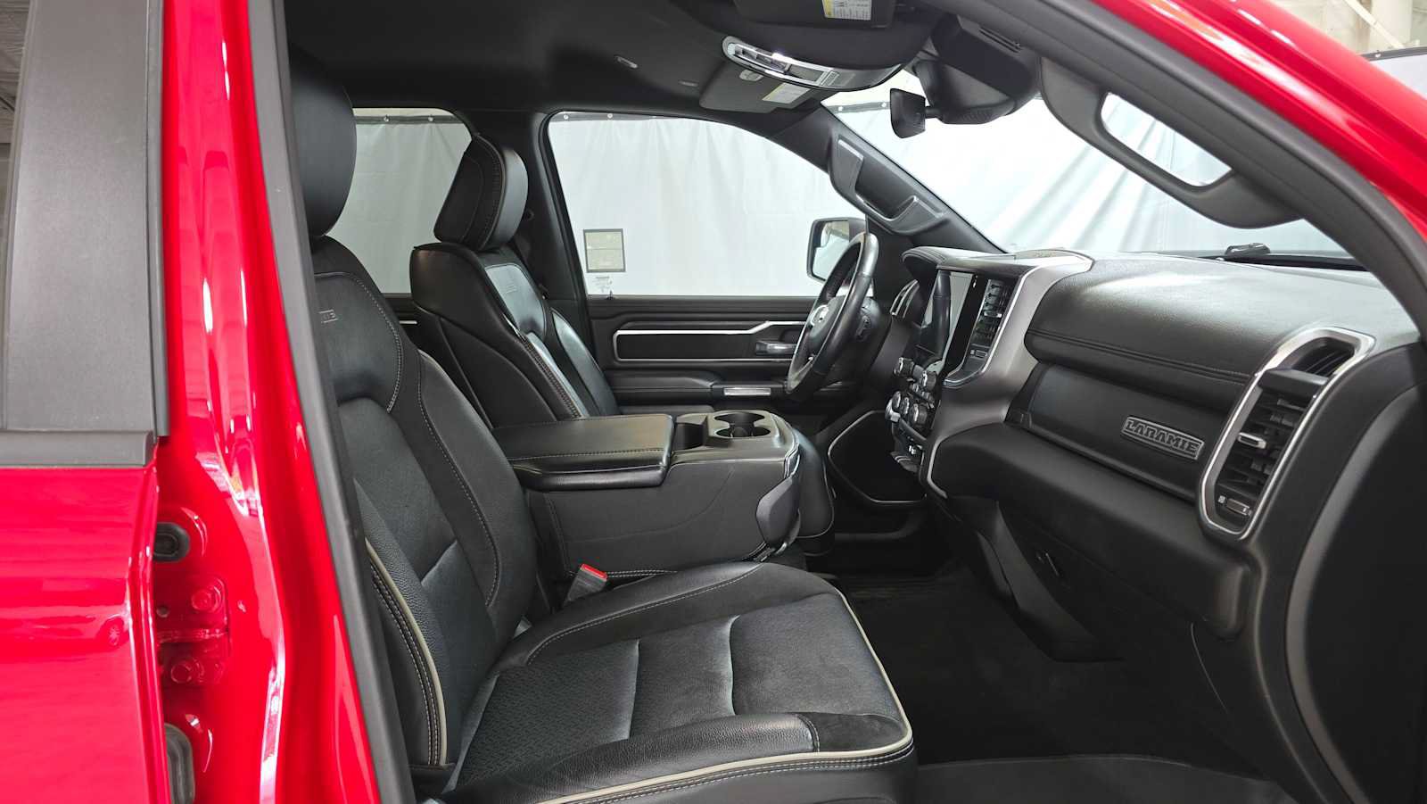 Used 2023 RAM 1500 Laramie AWD/4WD image 10