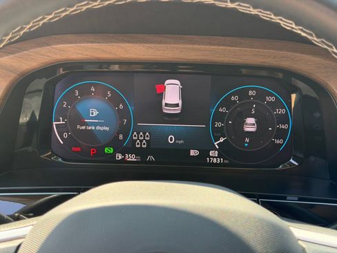 Used 2025 Volkswagen Atlas SE FWD image 21