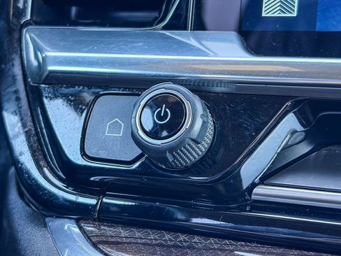 Used 2025 Chevrolet Silverado 2500 LT w/ Convenience Package image 27