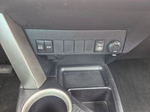 Used 2014 Toyota RAV4 LE FWD image 21