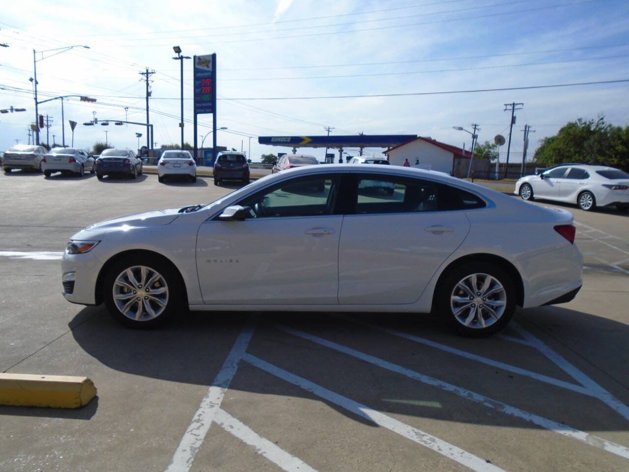 Used 2025 Chevrolet Malibu LT FWD image 4