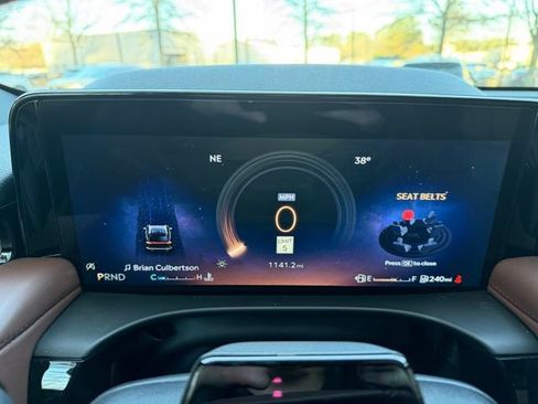 Certified 2025 Lincoln Aviator Reserve w/ Equipment Group 201A image 8