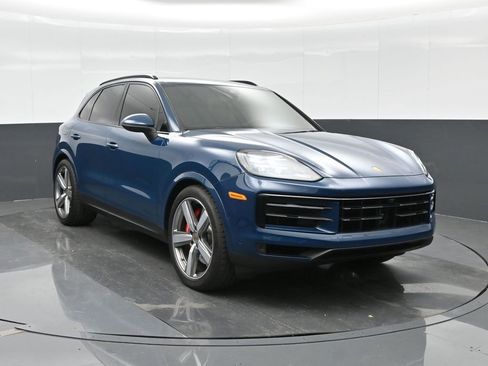 Certified 2024 Porsche Cayenne S image 11