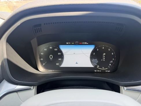 Used 2018 Volvo XC60 T5 Momentum w/ Convenience Package AWD/4WD image 9