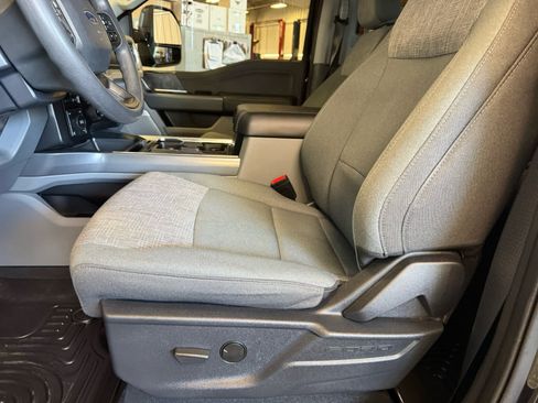 Used 2024 Ford F250 XLT w/ Black Appearance Package AWD/4WD image 4