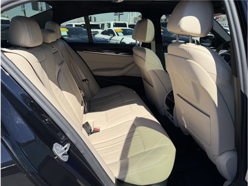 Used 2020 BMW 530i w/ Premium Package RWD image 24