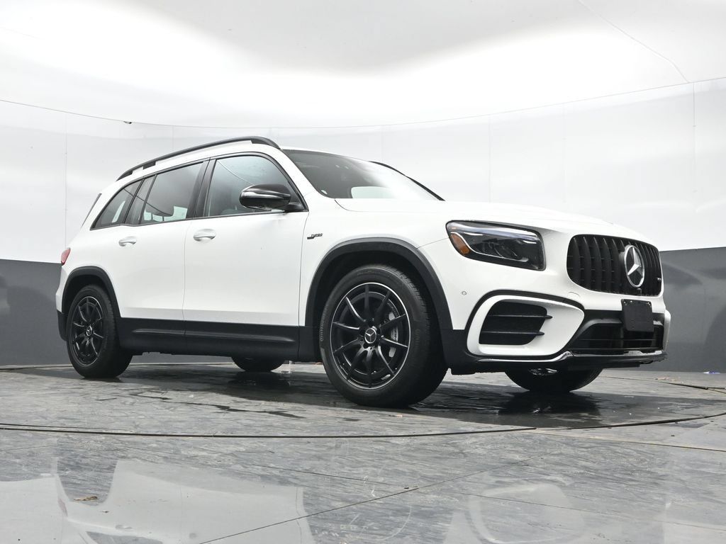 Used 2025 Mercedes-Benz GLB 35 AMG 4MATIC image 46