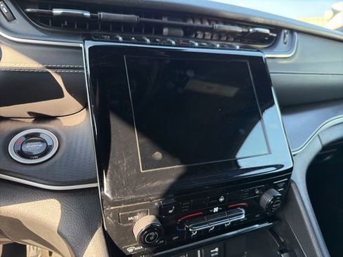 Used 2024 Jeep Grand Cherokee L Laredo image 14