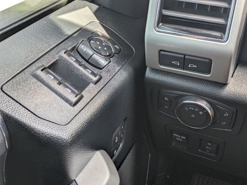 Used 2019 Ford F150 Lariat w/ Equipment Group 502A Luxury AWD/4WD image 29