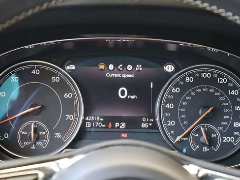 Used 2017 Bentley Bentayga AWD/4WD image 17