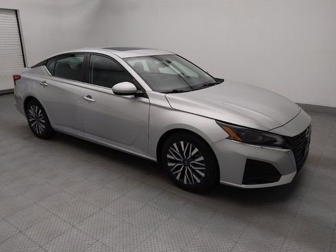 Used 2023 Nissan Altima 2.5 SV w/ SV Premium Package FWD image 11
