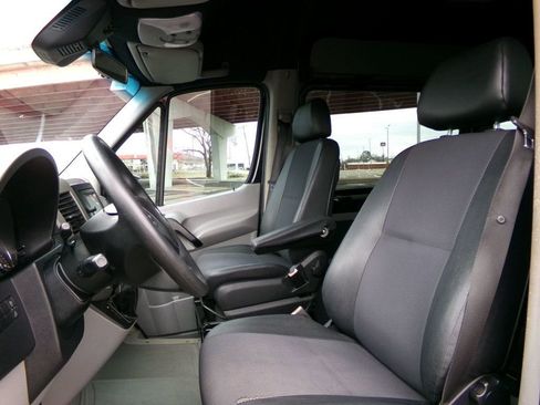 Used 2015 Mercedes-Benz Sprinter 2500 image 11