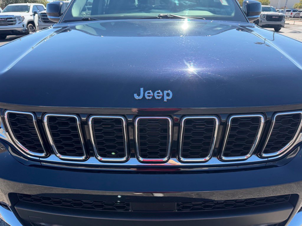 Used 2023 Jeep Grand Cherokee L Limited AWD/4WD image 7