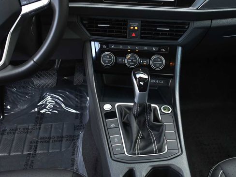 Used 2024 Volkswagen Jetta SE image 14