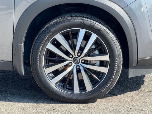 Used 2024 Nissan Pathfinder Platinum AWD/4WD image 3