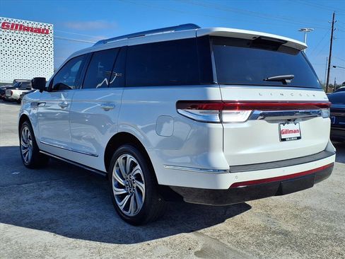 Used 2023 Lincoln Navigator Reserve image 3