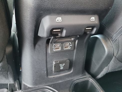 Used 2020 Jeep Wrangler Unlimited Sahara AWD/4WD image 13