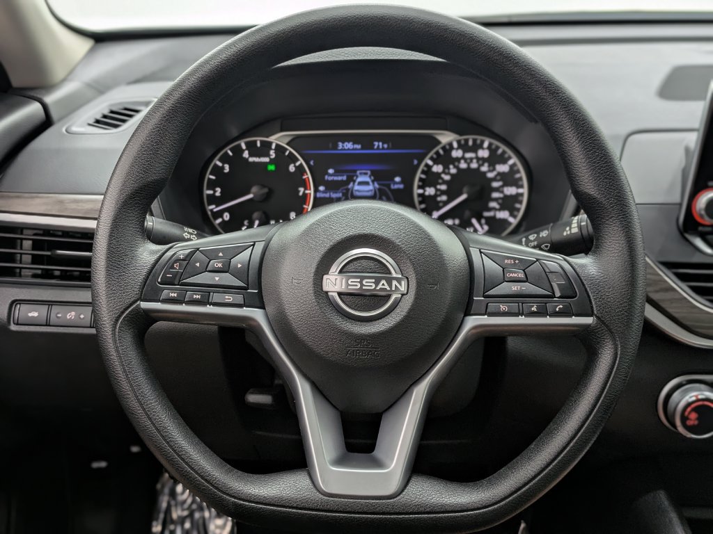 Used 2025 Nissan Altima 2.5 SV FWD image 28