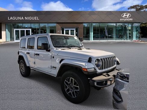 Used 2025 Jeep Wrangler Unlimited Sahara AWD/4WD image 1