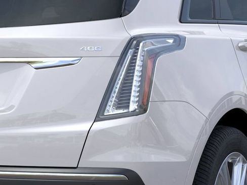 New 2026 Cadillac XT5 Sportv w/ LPO, Floor Liner Package AWD/4WD image 11