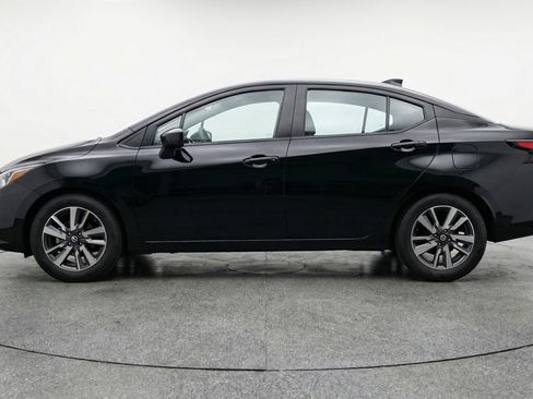 Used 2025 Nissan Versa SV image 5