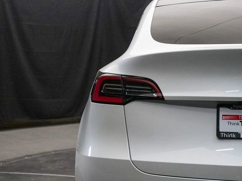 Used 2021 Tesla Model Y Long Range image 12