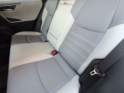 Used 2020 Toyota RAV4 Limited image 17