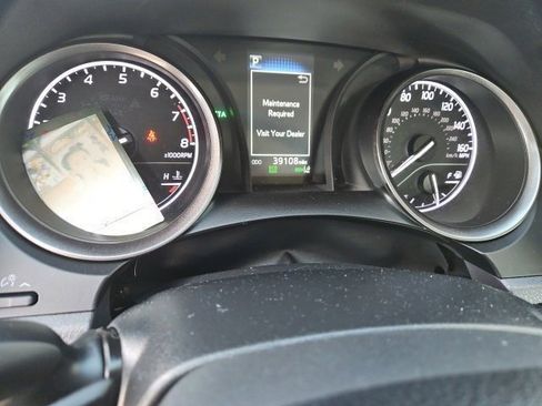 Used 2022 Toyota Camry SE image 4