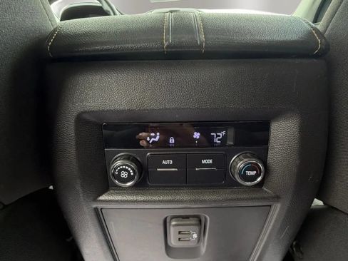 Used 2021 Chevrolet Traverse LT AWD/4WD image 19
