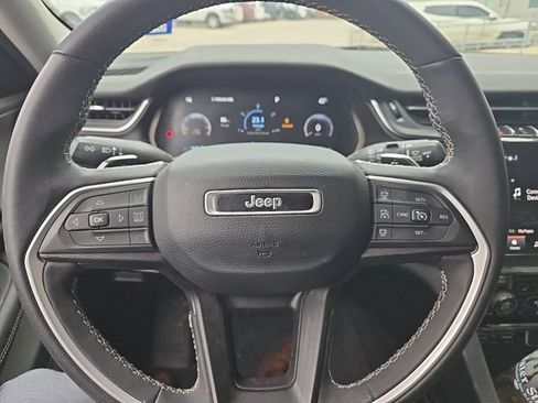 Used 2023 Jeep Grand Cherokee Laredo w/ Luxury Tech Group I image 12