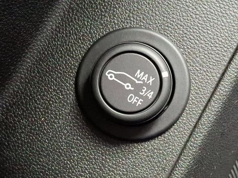 Used 2021 Chevrolet Equinox LT image 25