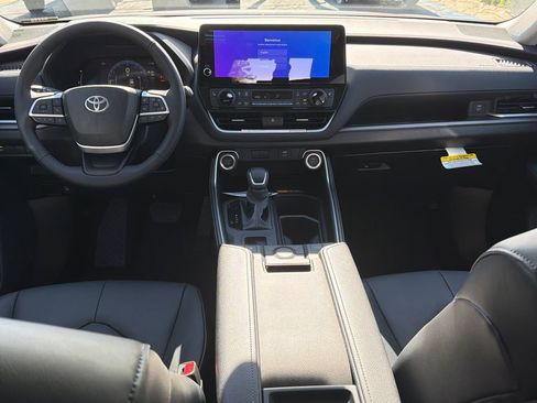 Used 2026 Toyota Grand Highlander XLE FWD image 23