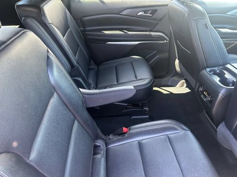 Used 2025 Chevrolet Traverse LT FWD image 15