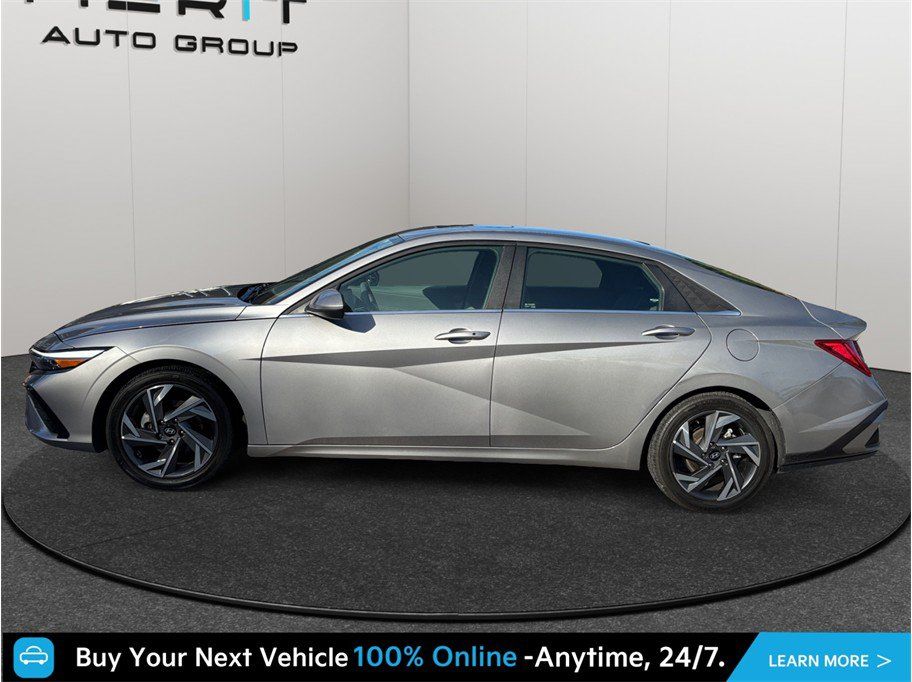 Used 2025 Hyundai Elantra SEL FWD image 5