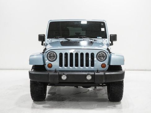 Used 2012 Jeep Wrangler Unlimited Sahara image 3