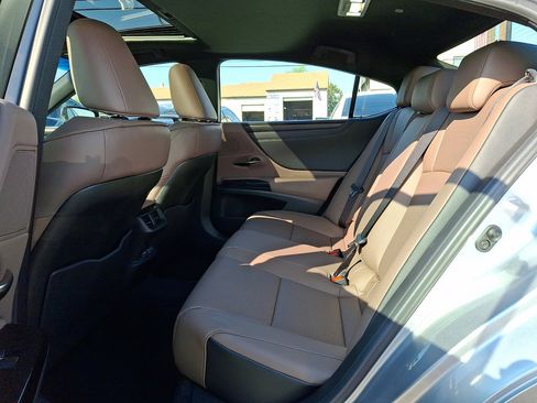 Used 2025 Lexus ES 350 w/ Premium Package image 20