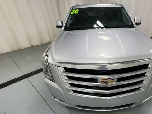 Used 2020 Cadillac Escalade Premium Luxury AWD/4WD image 3