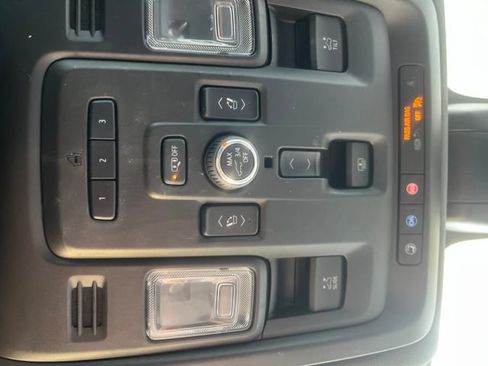 Used 2022 GMC Yukon XL AT4 AWD/4WD image 14