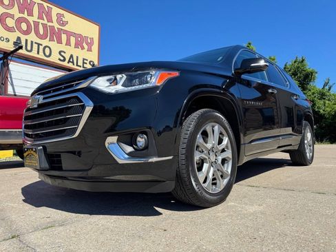 Used 2019 Chevrolet Traverse Premier w/ Driver Confidence II Package FWD image 1