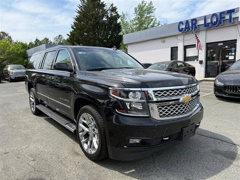 Used 2019 Chevrolet Suburban LT w/ LT Signature Package AWD/4WD image 4