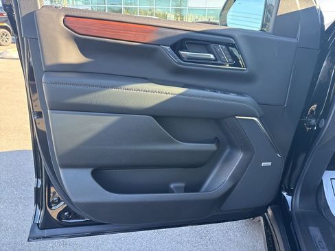 New 2025 GMC Yukon XL Denali w/ Sun & Power Step Package image 12