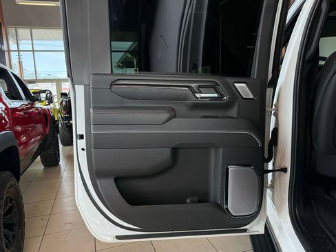 Used 2024 GMC Sierra 2500 AT4X image 43