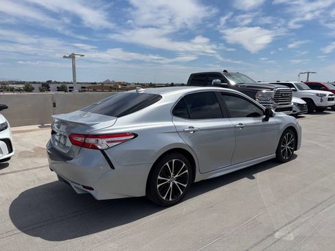 Used 2020 Toyota Camry SE w/ Sunroof Package FWD image 2