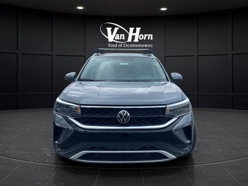 Used 2022 Volkswagen Taos SE AWD/4WD image 2