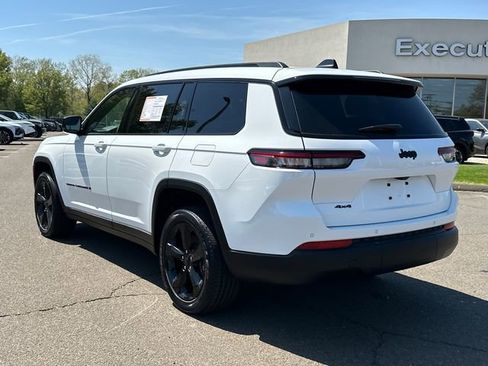 Used 2023 Jeep Grand Cherokee L Laredo AWD/4WD image 4