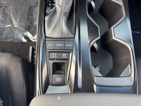 Used 2025 Toyota Camry LE image 28