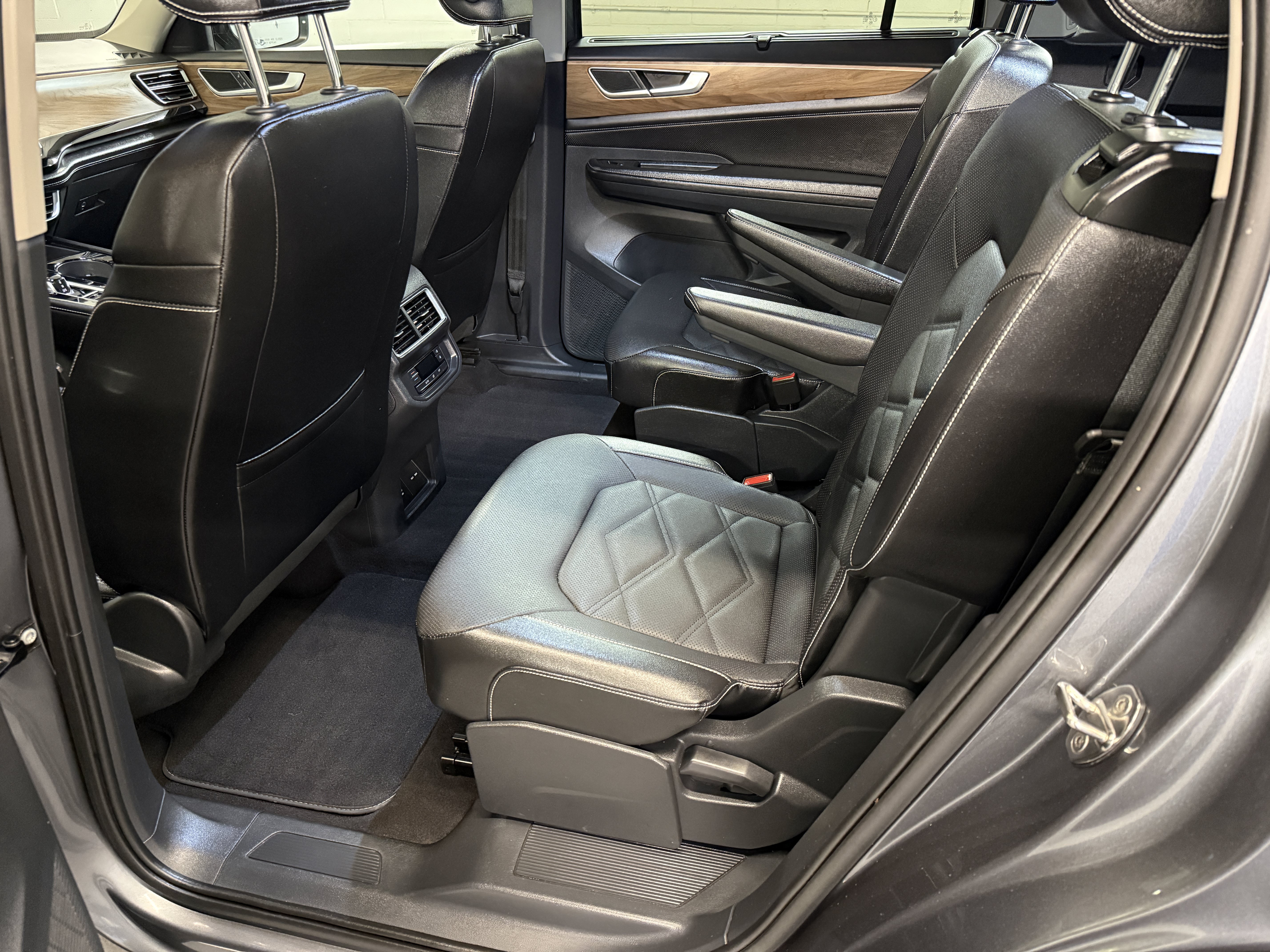 Certified 2024 Volkswagen Atlas SE w/ Black Wheel Package AWD/4WD image 28