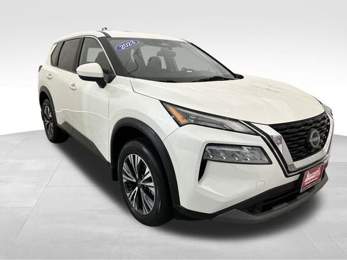 Used 2023 Nissan Rogue SV image 3