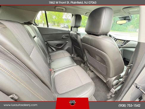 Used 2019 Chevrolet Trax LT w/ LT Convenience Package FWD image 27